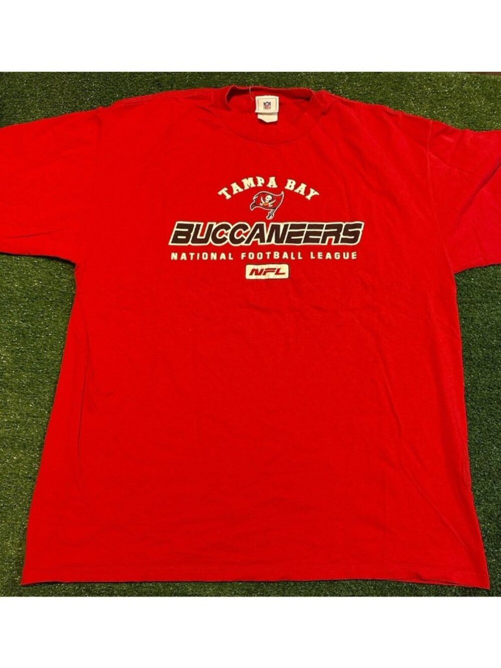 Vintage Tampa Bay Buccaneers shirt mens XL red NFL short sleeve Y2K 2000s